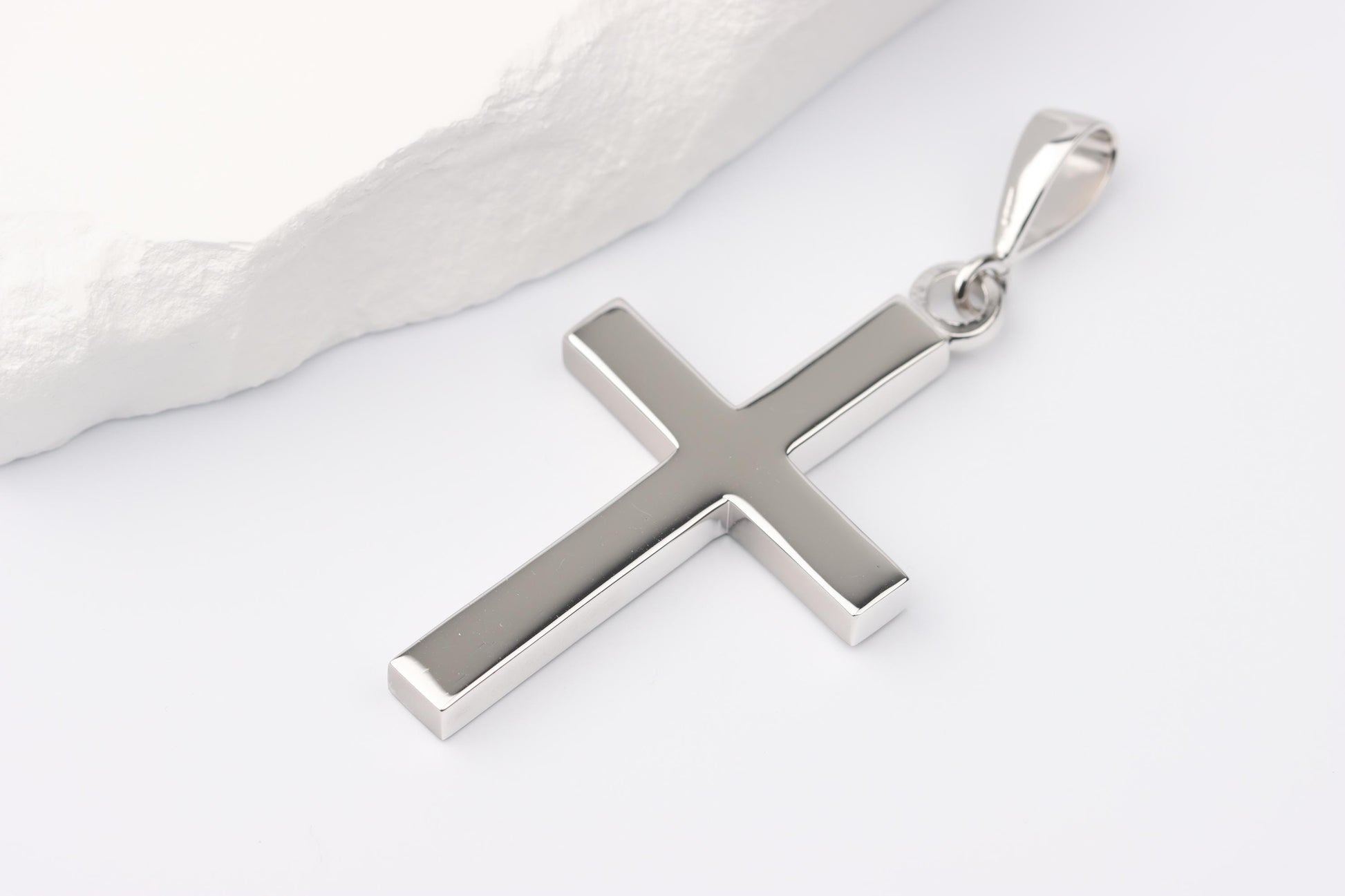 Silver Cross Pendant set with Emerald Gemstone